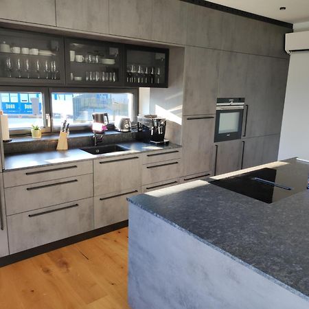 Luxurioeses Penthouse Mit Blick Auf Die Uno-City Und Dem Kaiserwasser. 3Schlafzimmer, 2 Baeder, Privat Lift Ins Apartment Wien Ngoại thất bức ảnh