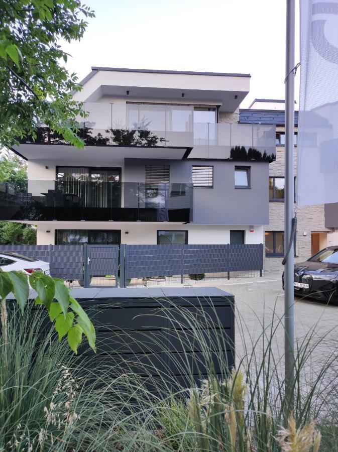 Luxurioeses Penthouse Mit Blick Auf Die Uno-City Und Dem Kaiserwasser. 3Schlafzimmer, 2 Baeder, Privat Lift Ins Apartment Wien Ngoại thất bức ảnh