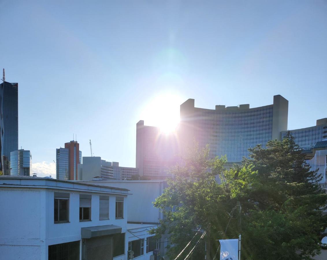 Luxurioeses Penthouse Mit Blick Auf Die Uno-City Und Dem Kaiserwasser. 3Schlafzimmer, 2 Baeder, Privat Lift Ins Apartment Wien Ngoại thất bức ảnh