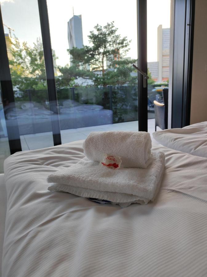 Luxurioeses Penthouse Mit Blick Auf Die Uno-City Und Dem Kaiserwasser. 3Schlafzimmer, 2 Baeder, Privat Lift Ins Apartment Wien Ngoại thất bức ảnh