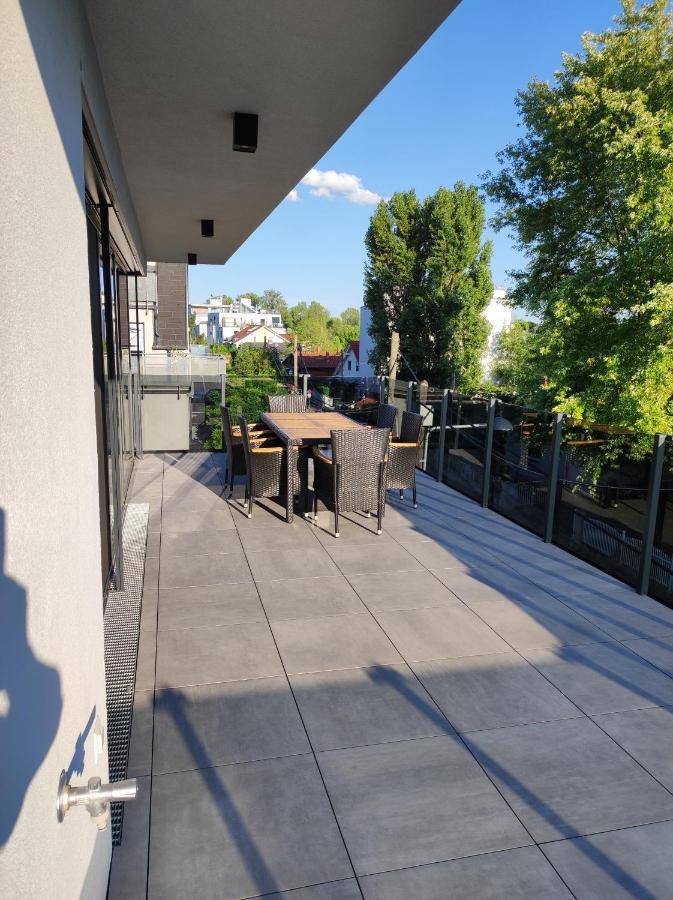 Luxurioeses Penthouse Mit Blick Auf Die Uno-City Und Dem Kaiserwasser. 3Schlafzimmer, 2 Baeder, Privat Lift Ins Apartment Wien Ngoại thất bức ảnh