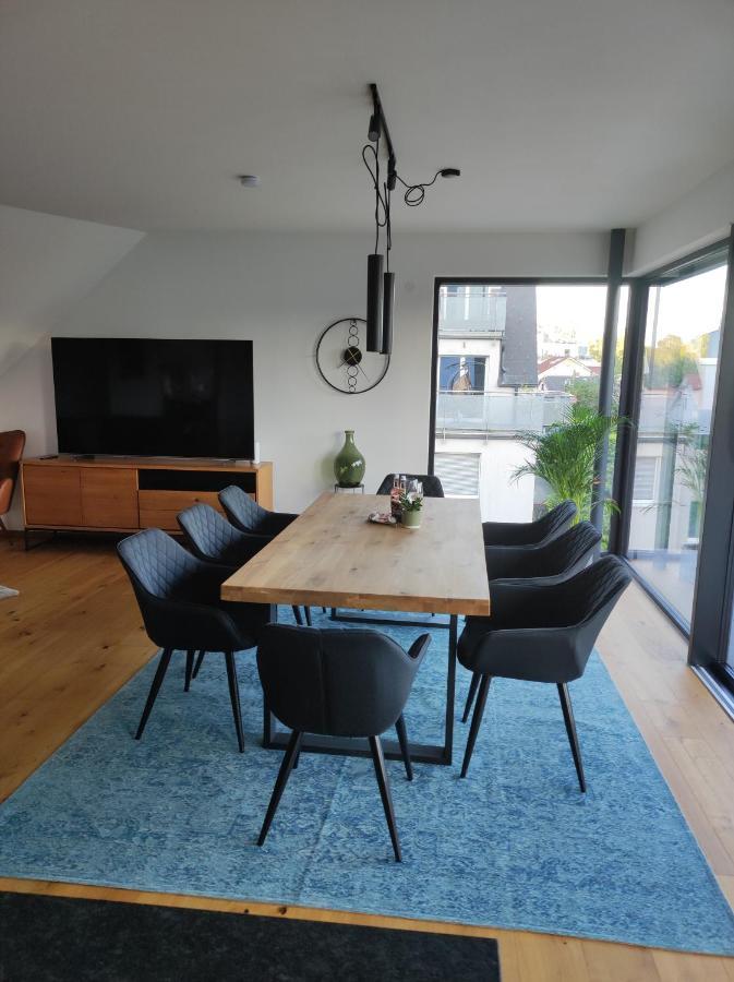 Luxurioeses Penthouse Mit Blick Auf Die Uno-City Und Dem Kaiserwasser. 3Schlafzimmer, 2 Baeder, Privat Lift Ins Apartment Wien Ngoại thất bức ảnh