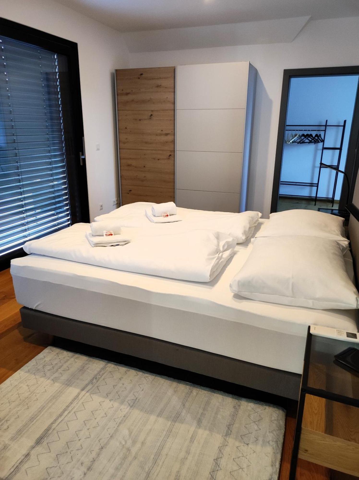 Luxurioeses Penthouse Mit Blick Auf Die Uno-City Und Dem Kaiserwasser. 3Schlafzimmer, 2 Baeder, Privat Lift Ins Apartment Wien Ngoại thất bức ảnh